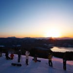 スノーボツアー：絶景と仲間との思い出、雪山で楽しむ最高の冬の旅行